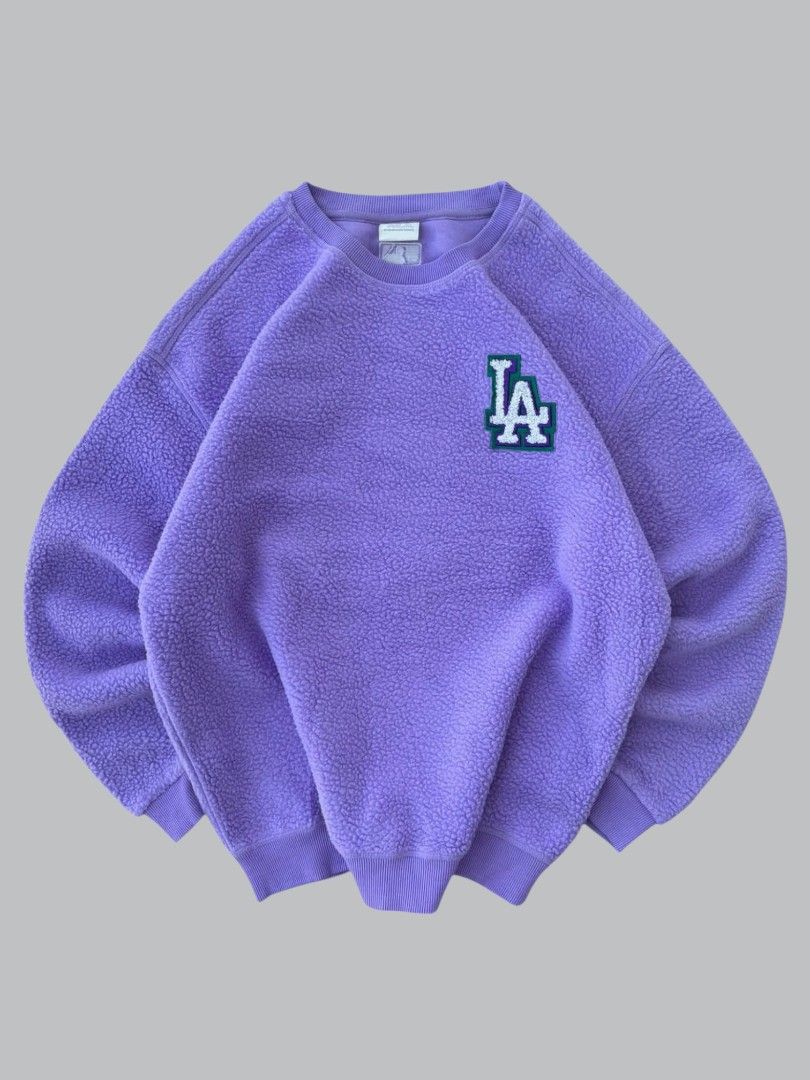Purple Fleece LA Dodgers Sweatshirt (Category: Coats, Jackets and Outerwear) located in Manila. Submitted by thrifthings.439 (Listing ID 1442610183, Image 1). Description: - Super cozy purple fleece sweatshirt - Features the iconic LA Dodgers logo on the chest - Made from soft and warm material, perfect for cooler weather - Ideal for casual wear or showing your team spirit on game days - Easily pairs with jeans or leggings for a stylish look.