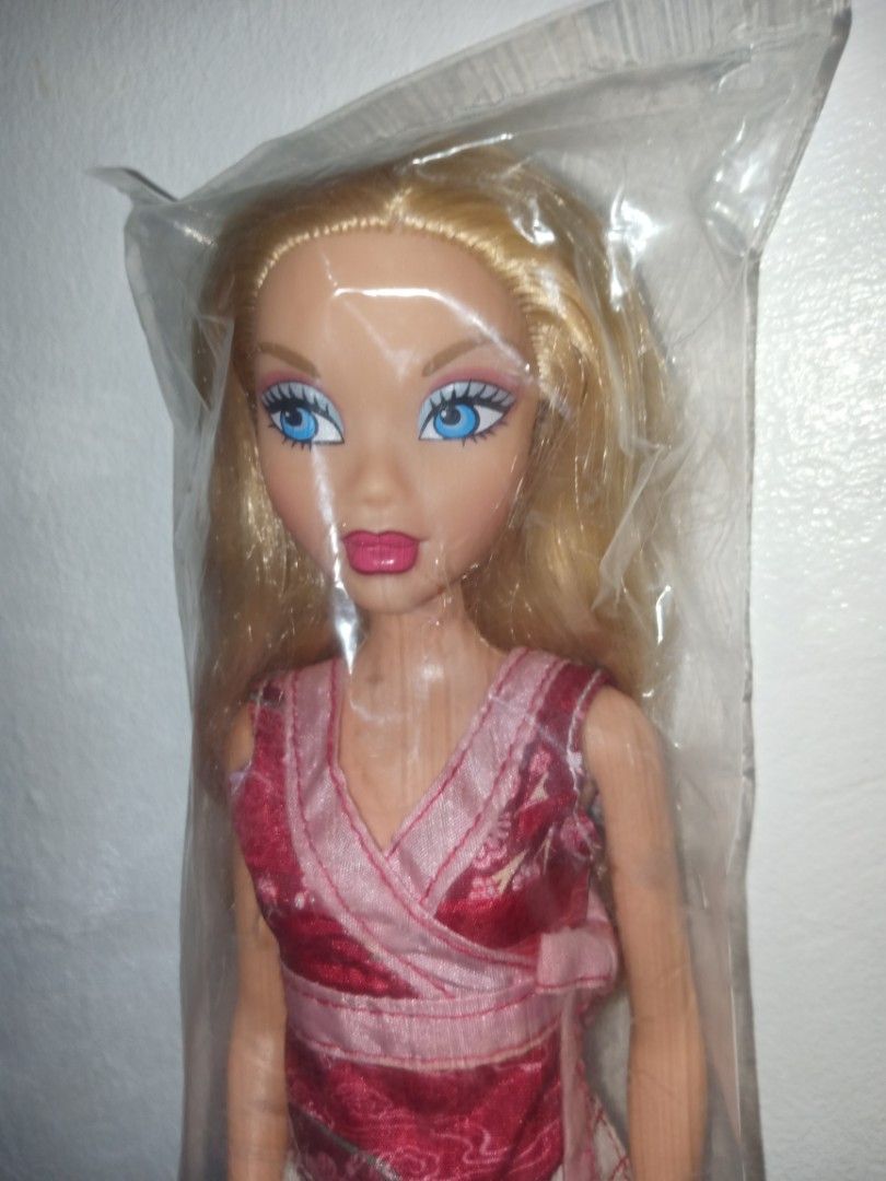 Rare HTF My Scene Heartbreakers Barbie Doll (Category: Kids Toys) located in Bacolor. Submitted by appletun (Listing ID 1442660521, Image 3). Description: pre-loved item. sold as is. wysiwyg. loc: bacolor, pampanga. mop: gcash only. no sco/cod/cop. handling/mod: direct spx +70sf or j&t +130sf. all sales final. no returns/refunds/exchange..