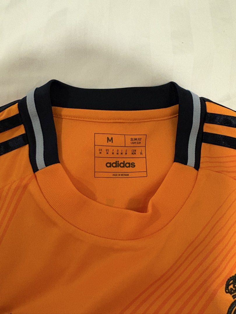 Real Madrid 2024/25 Away Jersey (Category: Activewear) located in Singapore. Submitted by cheng_teng (Listing ID 1386381165, Image 3). Description: real madrid away jersey 24/25 with bellingham printed behind. rfs- the jersey is too small for me .