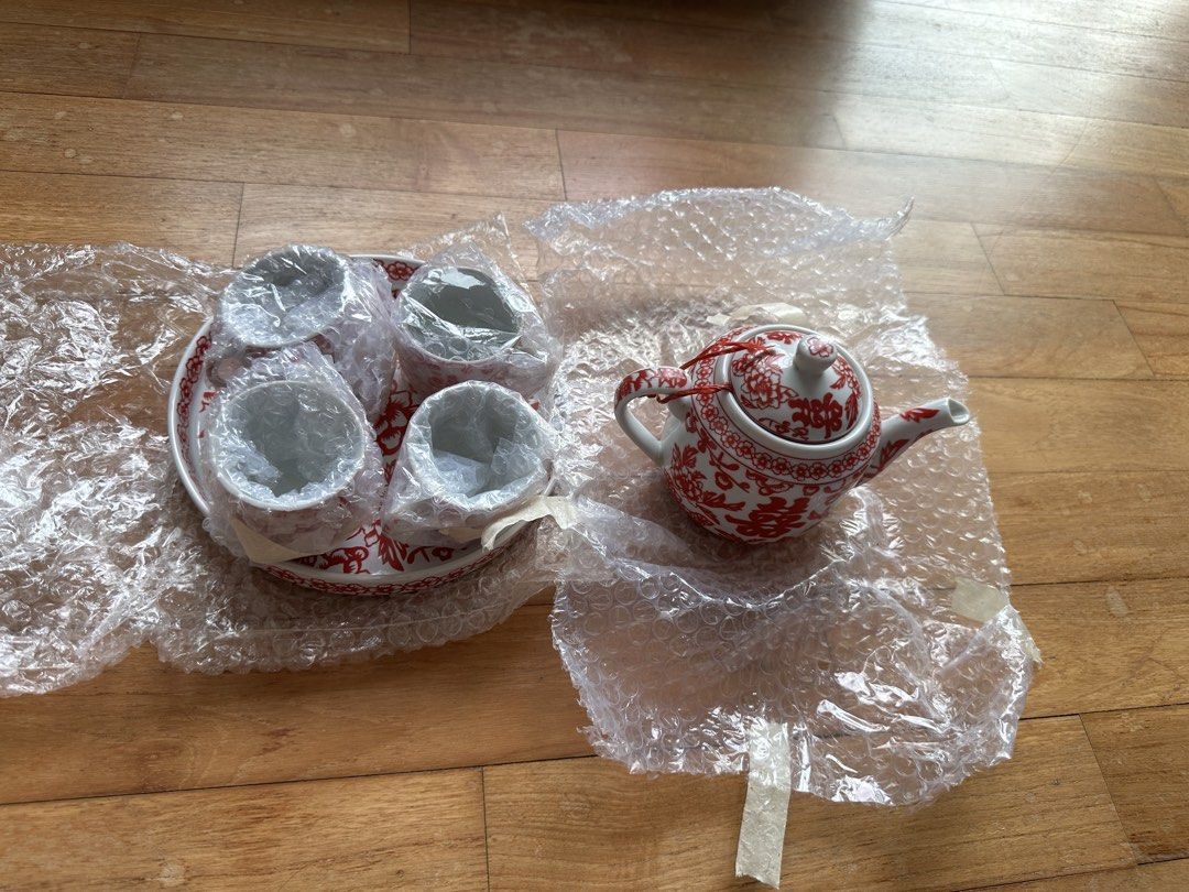 Red Double Happiness Teapot and Cups Set