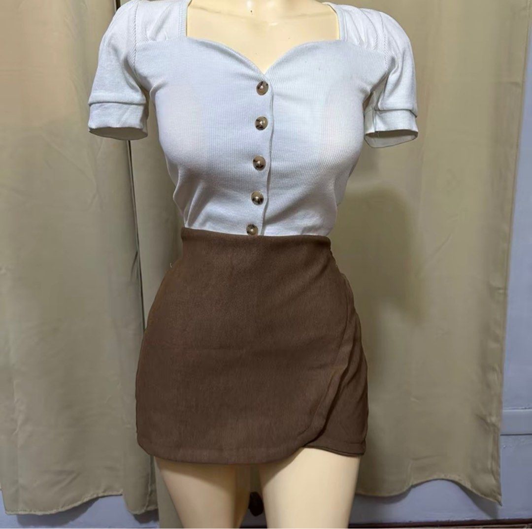 Round tulip women skort (Category: Other Bottoms) located in Marikina City. Submitted by destashndeclutter (Listing ID 1442613253, Image 1). Description: Fits 25-34.