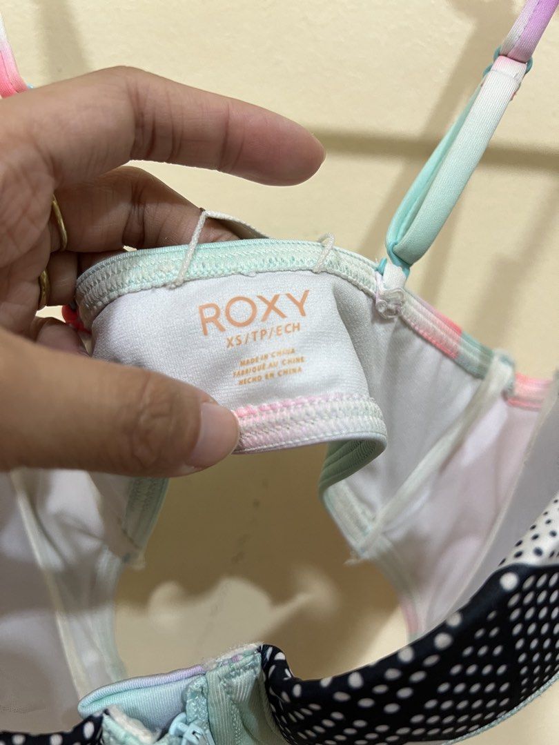 Roxy Bikini Top XS [brand new] (Category: Bikinis & Swimsuits) located in Manila. Submitted by angieeeler (Listing ID 1442649229, Image 2). Description: Roxy bikini top - corset type With slight dirt on the pads Fits XS to SMALL Buy 2 or more, get a bigger discount.