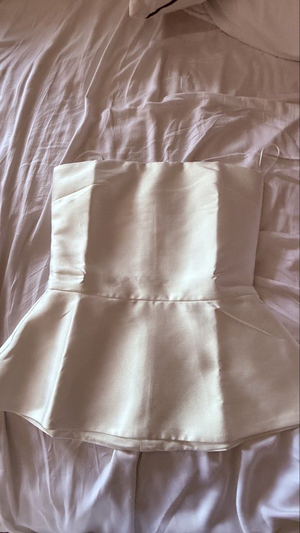 Rubies Vietnam Api Tube Top (white) (Category: Sleeveless) located in Quezon City. Submitted by jvp95 (Listing ID 1442569566, Image 2). Description: Made pasabuy in Vietnam but theyre too small on me :( Actual photos on slides 3-4 .