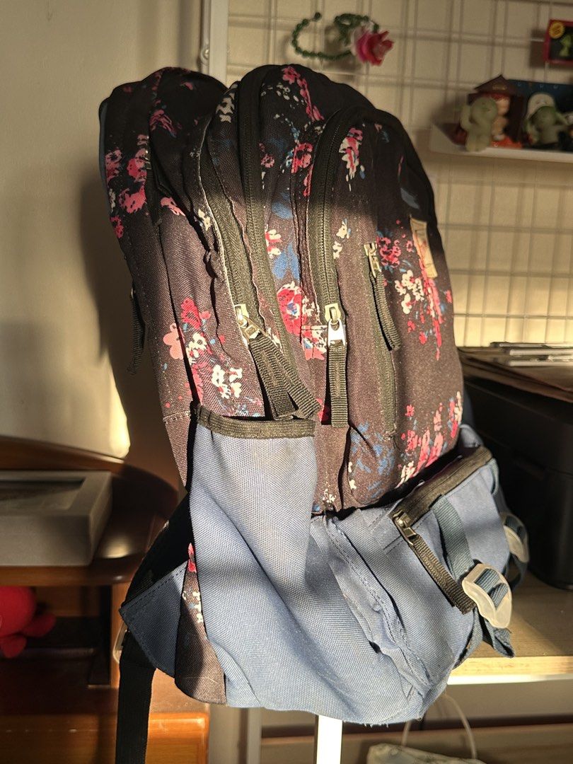 RUFFLES KIDS BACKPACK (Category: Backpacks) located in Cabuyao City. Submitted by silver.elle_preloved (Listing ID 1442729391, Image 2). Description: NEGOTIABLE PRICE ‼️ ☆ Personal school backpack ☆ Zippers are working smoothly except for one zipper ☆ In good condition ☆ RFS: no longer used ☆ Bought from SM Santa Rosa, Laguna 💳 Mode of Payment: 💫 Gcash 💫 Maribank 🛵 Mode of Delivery: Standard - J&T Delivery Same day - Grab/Lalamove/Angkas.