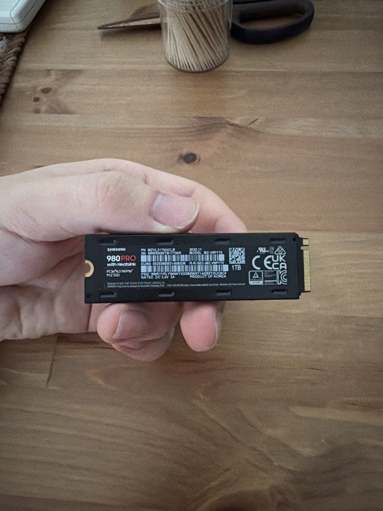 Samsung 1TB 980 Pro ssd with heatsink476370420746178561