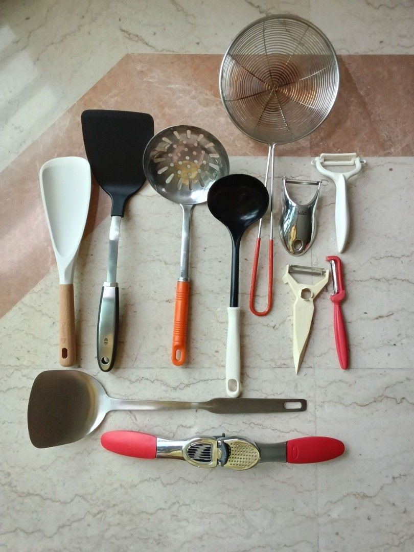 Set of 11 Assorted Kitchen Utensils (FAST CLEARENCE)