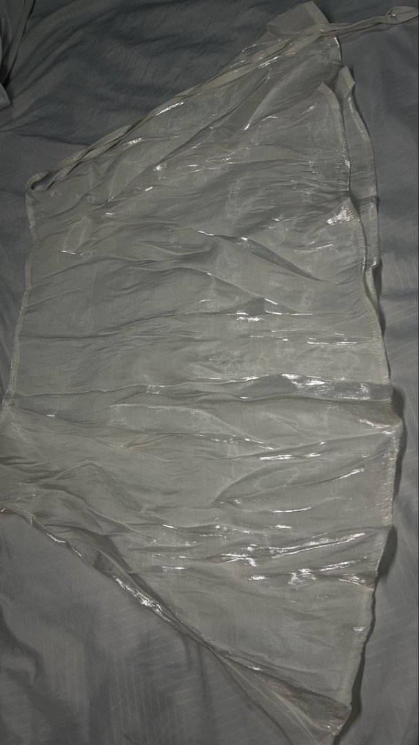 Sheer White Crinkled skirt (Category: Skirts) located in Manila. Submitted by fromrie (Listing ID 1442616204, Image 2). Description: - Lightweight sheer fabric - All-over crinkled texture - Approximately 16 inches - Highly versatile for various styling options - Perfect for the beach as a cover up never worn rfs: lost weight.