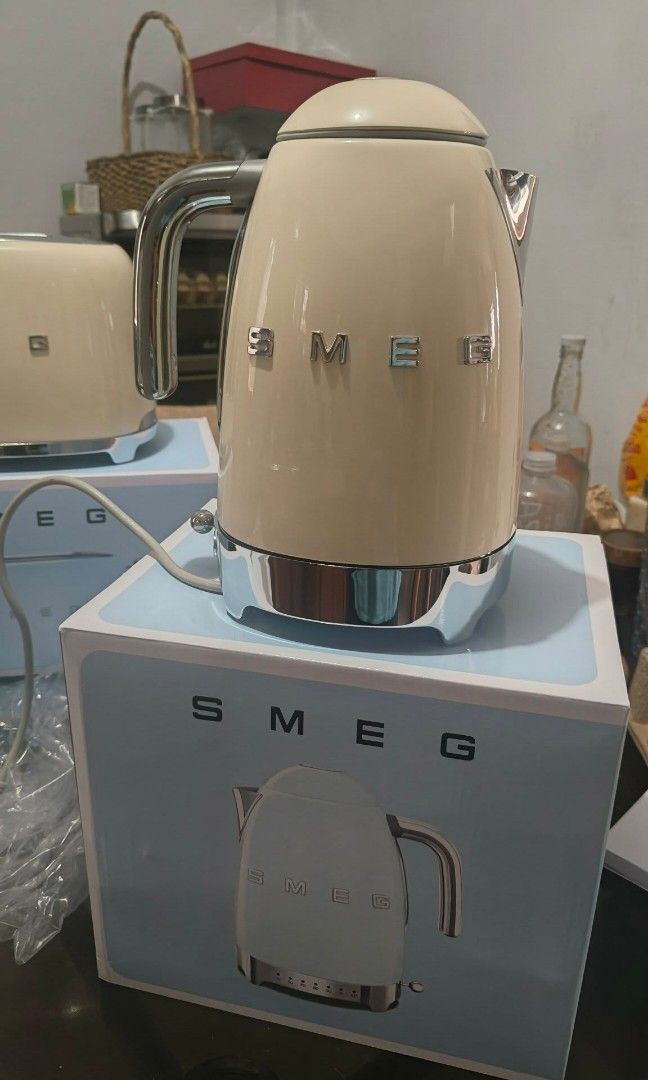 SMEG ELECTRIC KETTLE 1.7L (Category: Cookware & Accessories) located in Taguig. Submitted by mschelsea (Listing ID 1442565522, Image 1). Description: brand new from SG SLIGHTY NEGO NO FUNNY OFFERS PLS PICK UP ANYTIME. SHIPMENT THRU LBC COP PAY FOR THE ITEM AND SHIPPING WILL BE PAID IN LBC.