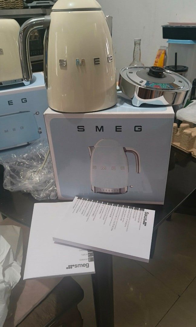 SMEG ELECTRIC KETTLE 1.7L (Category: Cookware & Accessories) located in Taguig. Submitted by mschelsea (Listing ID 1442565522, Image 3). Description: brand new from SG SLIGHTY NEGO NO FUNNY OFFERS PLS PICK UP ANYTIME. SHIPMENT THRU LBC COP PAY FOR THE ITEM AND SHIPPING WILL BE PAID IN LBC.