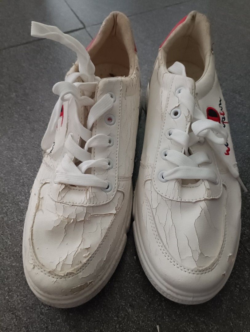 Sneakers for Men (Category: Sneakers) located in Banga. Submitted by princess.declutter (Listing ID 1442588399, Image 1). Description: Unisex Size:43 Cash On Delivery via Enstack Ph.