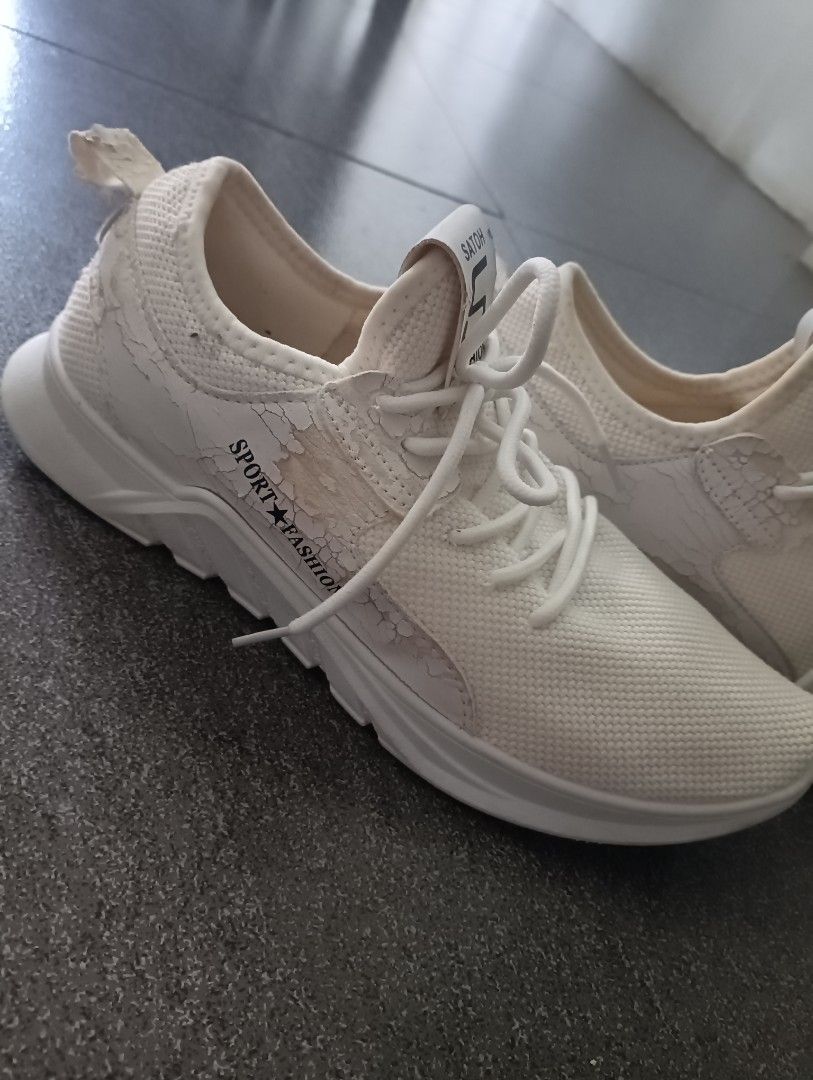 Sneakers for Men (Category: Sneakers) located in Banga. Submitted by princess.declutter (Listing ID 1442589953, Image 2). Description: Unisex Size:43 Cash On Delivery via Enstack Ph.