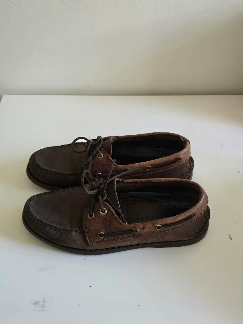 Sperry Leather Boat Shoes (Category: Dress Shoes) located in Paranaque City. Submitted by ausev (Listing ID 1442729341, Image 2). Description: Sperry Men's Leather Boat Shoes Color: Brown Size: 8.5 Material: Genuine Leather Upper Lace-Up Design Rubber Outsoles Good pre-owned condition with visible wear, scuffs, creasing, and age-related patina. Structurally sound and ready to wear. Original box not included RFS: Decluttering Price is slightly neg
