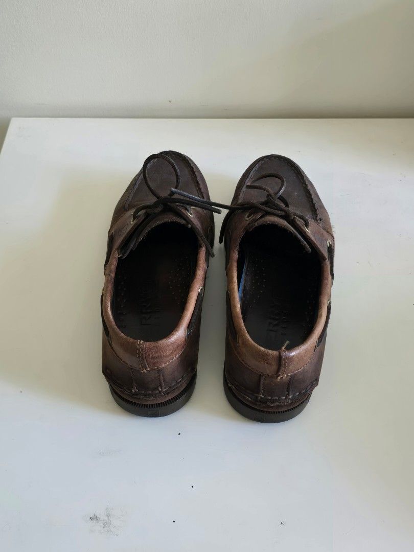 Sperry Leather Boat Shoes (Category: Dress Shoes) located in Paranaque City. Submitted by ausev (Listing ID 1442729341, Image 3). Description: Sperry Men's Leather Boat Shoes Color: Brown Size: 8.5 Material: Genuine Leather Upper Lace-Up Design Rubber Outsoles Good pre-owned condition with visible wear, scuffs, creasing, and age-related patina. Structurally sound and ready to wear. Original box not included RFS: Decluttering Price is slightly neg