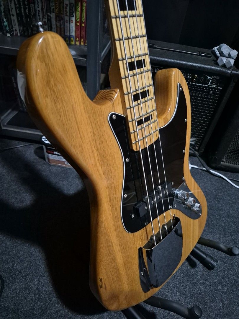 SQOE Jazz Bass Guitar - Natural Finish (Category: Musical Instruments) located in Manila. Submitted by horrorguy (Listing ID 1442704364, Image 2). Description: Specification -body material: solid wood often poplar or basswood depending on the specific production run) -neck material: maple -neck shape: modern "C" shape -fingerboard: rosewood -number of frets: 20 medium jumbo -scale lenght: 34 standard long scale -nut width: 38mm (1.5") -pickups: 2