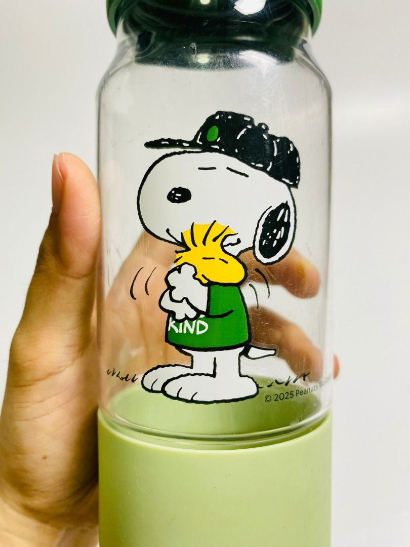 Starbucks Snoopy Water Bottle 473ml (Category: Water Bottles & Tumblers) located in Bacoor. Submitted by banananana12 (Listing ID 1442576326, Image 2). Description: - Adorable Snoopy Starbucks water bottle - Capacity: 473ml / 16oz - Material: PCT - Suitable for cold beverages ONLY - NOT microwave safe - Hand wash recommended - Ideal for everyday use or as a gift for Snoopy lovers.