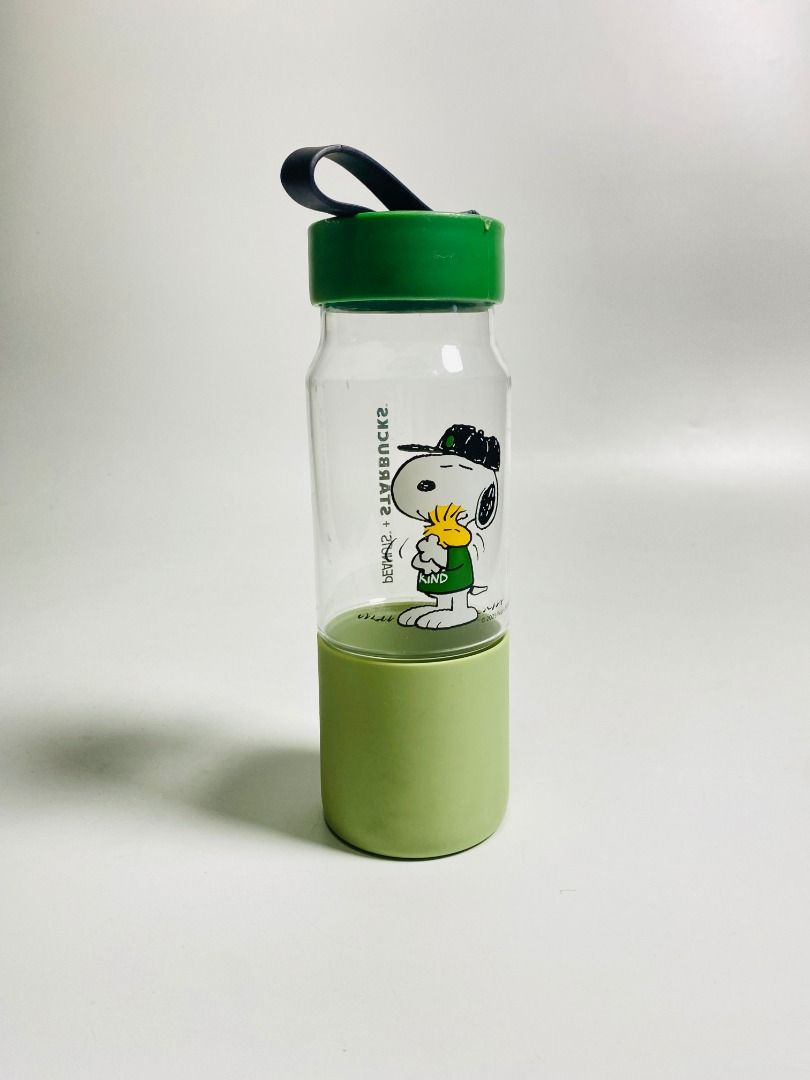 Starbucks Snoopy Water Bottle 473ml (Category: Water Bottles & Tumblers) located in Bacoor. Submitted by banananana12 (Listing ID 1442576326, Image 3). Description: - Adorable Snoopy Starbucks water bottle - Capacity: 473ml / 16oz - Material: PCT - Suitable for cold beverages ONLY - NOT microwave safe - Hand wash recommended - Ideal for everyday use or as a gift for Snoopy lovers.