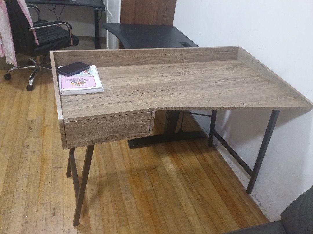 Study Table (Category: Tables & Sets) located in Singapore. Submitted by vknmover (Listing ID 1442681404, Image 2). Description: good 8276 6744.