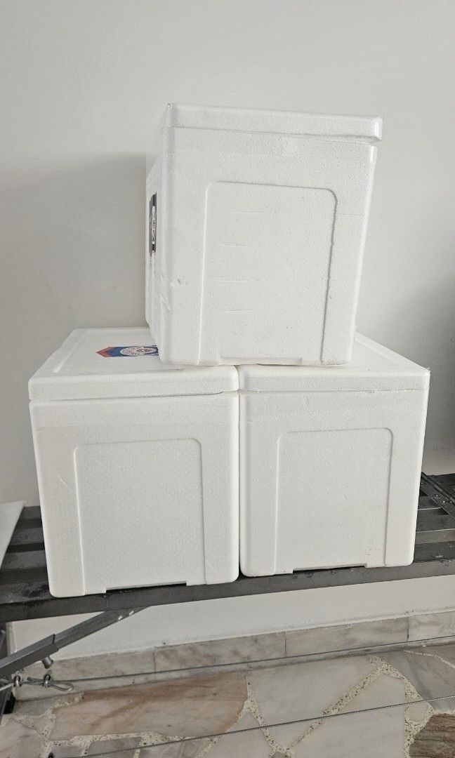 Styrofoam box cooler with cover