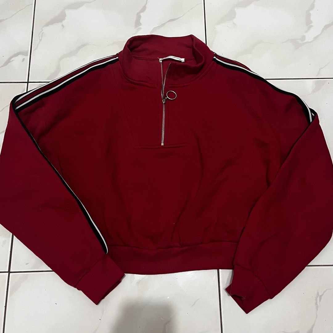Terranova Red Cropped Quarter Zip Sweatshirt (Category: Coats, Jackets and Outerwear) located in Navotas City. Submitted by pauu_ (Listing ID 1442626111, Image 1). Description: Cropped style Quarter zip with a ring pull Striped sleeves Never used, nakatabi lang sa cabinet PM me for more details! 📩.