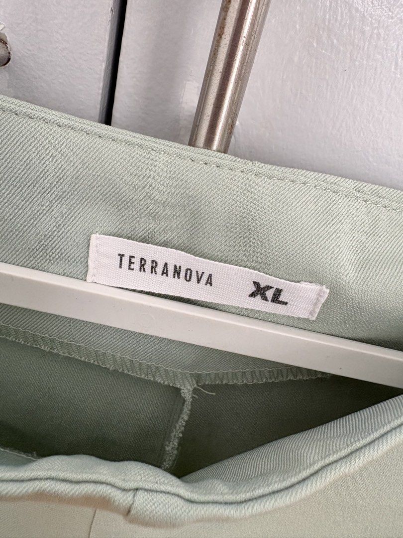 Terranova XL Light Green Shorts (Category: Shorts) located in Valenzuela. Submitted by maesquared (Listing ID 1442601932, Image 2). Description: - Brand: Terranova - Color: Light Green - Size: XL - Style: Casual wear - Features: Side zip closure, comfortable fit Issue: with stain, needs cleaning - Condition: Great addition to your wardrobe.