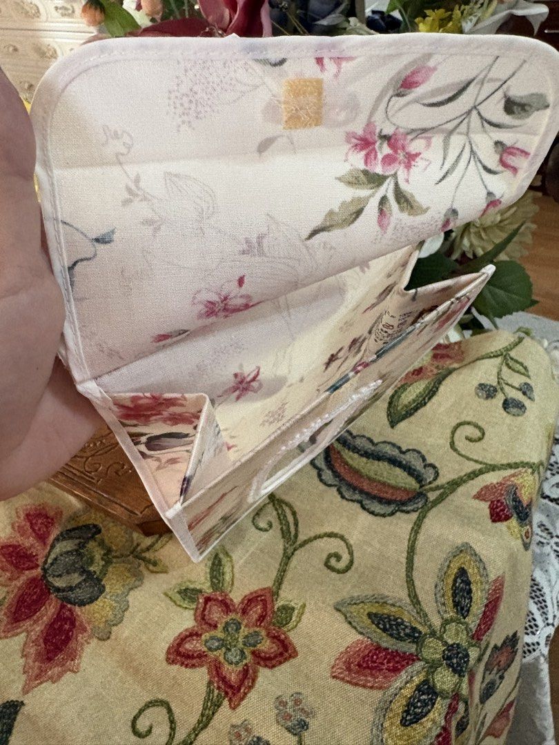 Tissue holder (Category: Other Kitchenware & Tableware) located in Dipolog. Submitted by playmatesfriend.ph (Listing ID 1442562001, Image 2). Description: .