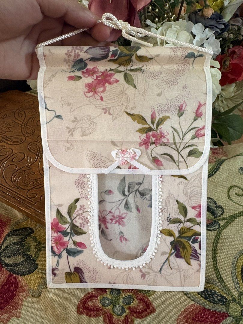 Tissue holder (Category: Other Kitchenware & Tableware) located in Dipolog. Submitted by playmatesfriend.ph (Listing ID 1442562001, Image 1). Description: .