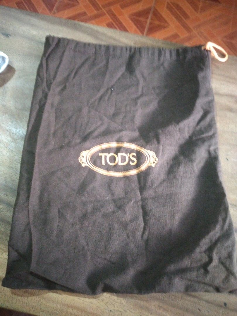 TOD'S Dust Bag (Category: Luxury Bags & Wallets) located in Pasig City. Submitted by aecollection03 (Listing ID 1442639107, Image 1). Description: - Original TOD'S dust bag - Color: Dark brown - Closure: Drawstring - Dimensions: Approx. 15 inches x 11 inches - Perfect for storing shoes or accessories - Clean and ready for use.