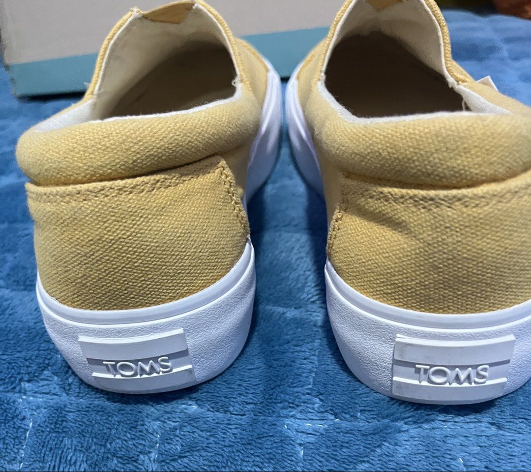 TOMS ALP FENIX PLATFORM SLIP ON (Category: Sneakers) located in Paranaque City. Submitted by lcristobal (Listing ID 1442593386, Image 3). Description: Mango color pls size on the picture with box original price P 4,798.00.