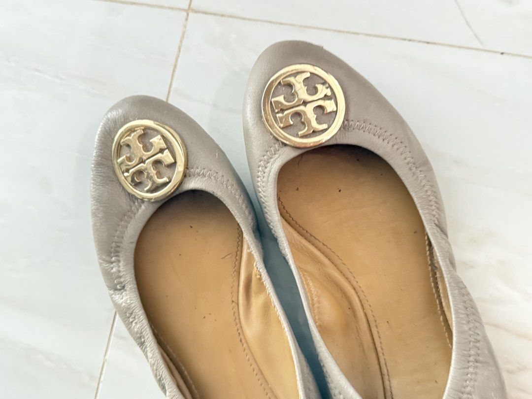 Tory Burch Gray Leather Ballet Flats Size 6 (Category: Flats & Sandals) located in Tagaytay City. Submitted by janey_22 (Listing ID 1442697687, Image 2). Description: - Gray leather Tory Burch ballet flats - Gold Tory Burch logo on the front - Elasticated sides for a comfortable fit - Soles show some wear - Size: 6 - Ideal for everyday wear.