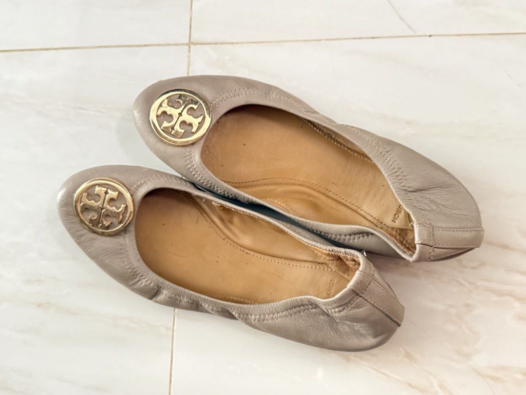 Tory Burch Gray Leather Ballet Flats Size 6 (Category: Flats & Sandals) located in Tagaytay City. Submitted by janey_22 (Listing ID 1442697687, Image 1). Description: - Gray leather Tory Burch ballet flats - Gold Tory Burch logo on the front - Elasticated sides for a comfortable fit - Soles show some wear - Size: 6 - Ideal for everyday wear.