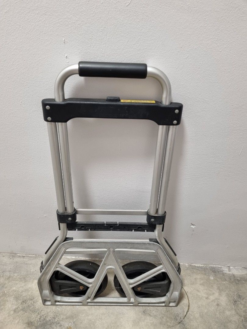 Trolley476897059213168640