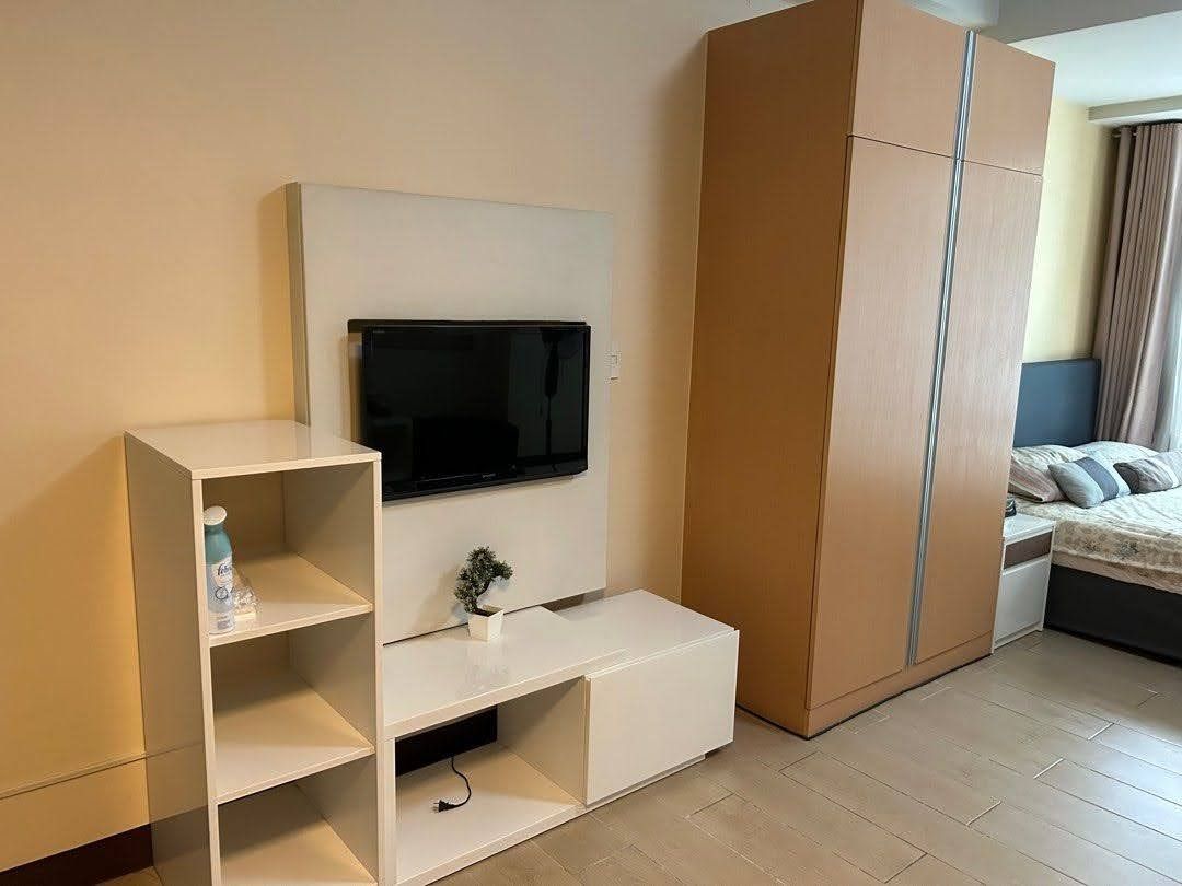 Two Central Studio-type for RENT (Category: Apartments & Condos) located in Makati City. Submitted by lemontreerealestateinc. (Listing ID 1442631332, Image 3). Description: TWO CENTRAL Salcedo Village, Makati City FOR RENT: Furnished Studio-type condominium unit in Salcedo Village, Makati City with 41 sqm floor area. This Furnished condo for rent in Salcedo Village offers a comfortable and convenient lifestyle in a prime location near offices, ma