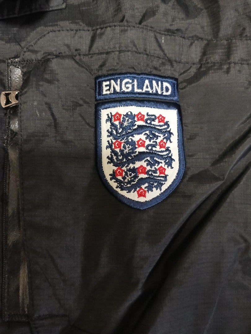 Umbro England Men's Futsal Jacket (Category: Coats, Jackets and Outerwear) located in Alaminos. Submitted by heabutter (Listing ID 1442653249, Image 2). Description: Barely used snap buttons and zippers are working perfectly..