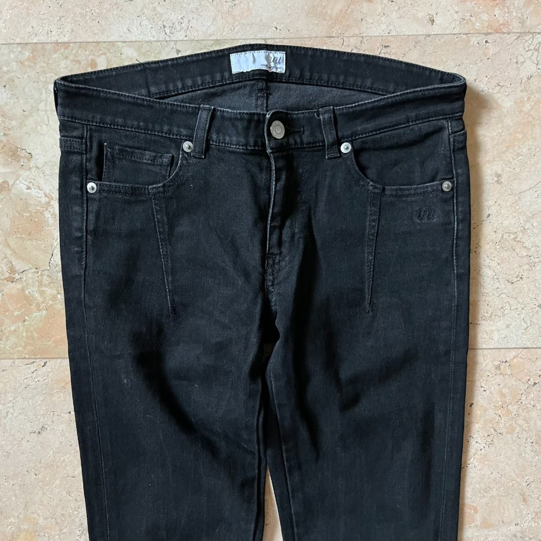 Undercover X Uniqlo Side Zip Jeans (Category: Jeans) located in Quezon. Submitted by _babypluto (Listing ID 1442673431, Image 3). Description: Size on tag: NA Flaw: Cut washtag Dimensions: L: 36 W: 30 FR: 8 THI: 8.5 KN: 6.5 IS: 28 LO: 5 Note: actual color of the item may change due to lighting..