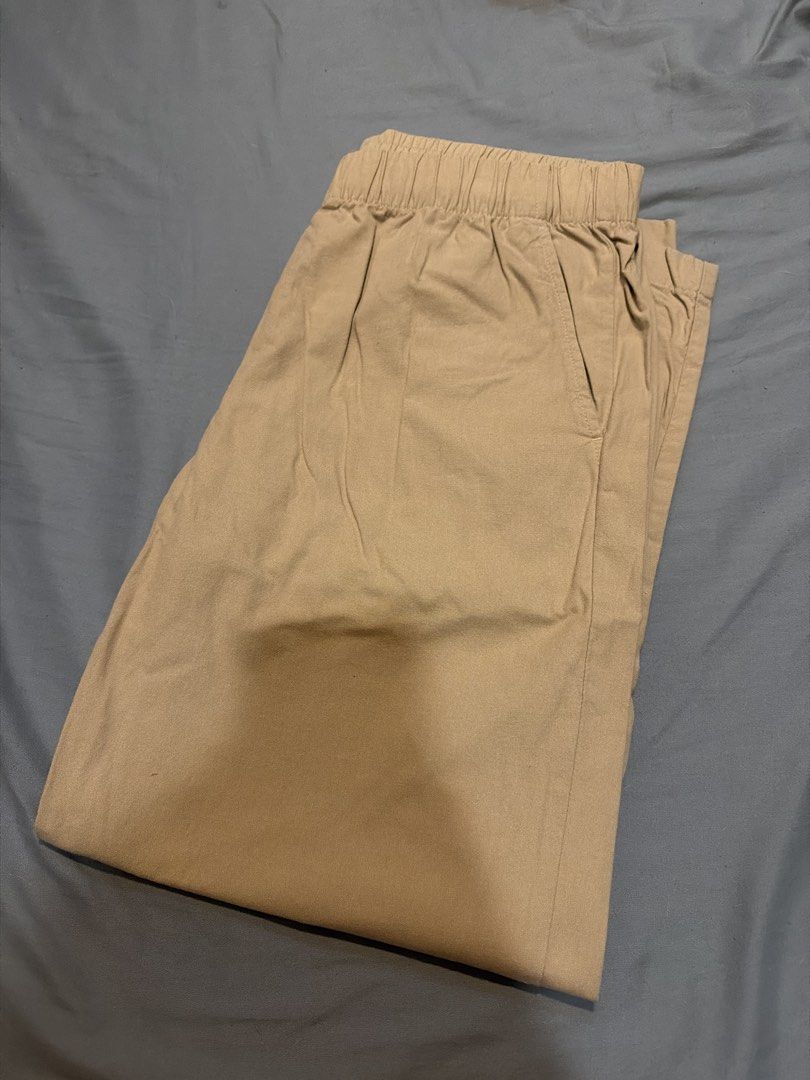 Uniqlo Beige Pants (Category: Other Bottoms) located in Cebu City. Submitted by getosimp (Listing ID 1442686917, Image 1). Description: Uniqlo Beige Cotton Pants (Size M). Comfy elastic waist, two side pockets. Perfect for casual outfits! No when worns.