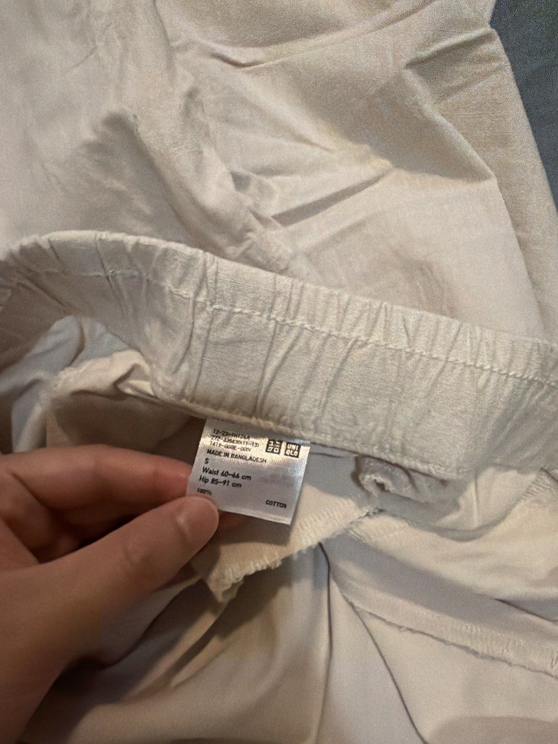 Uniqlo Cream Pants (Category: Other Bottoms) located in Cebu City. Submitted by getosimp (Listing ID 1442687203, Image 2). Description: Uniqlo light beige linen blend pants, size S. Elastic waist with drawstring. Perfect for casual outfits. No when worns.