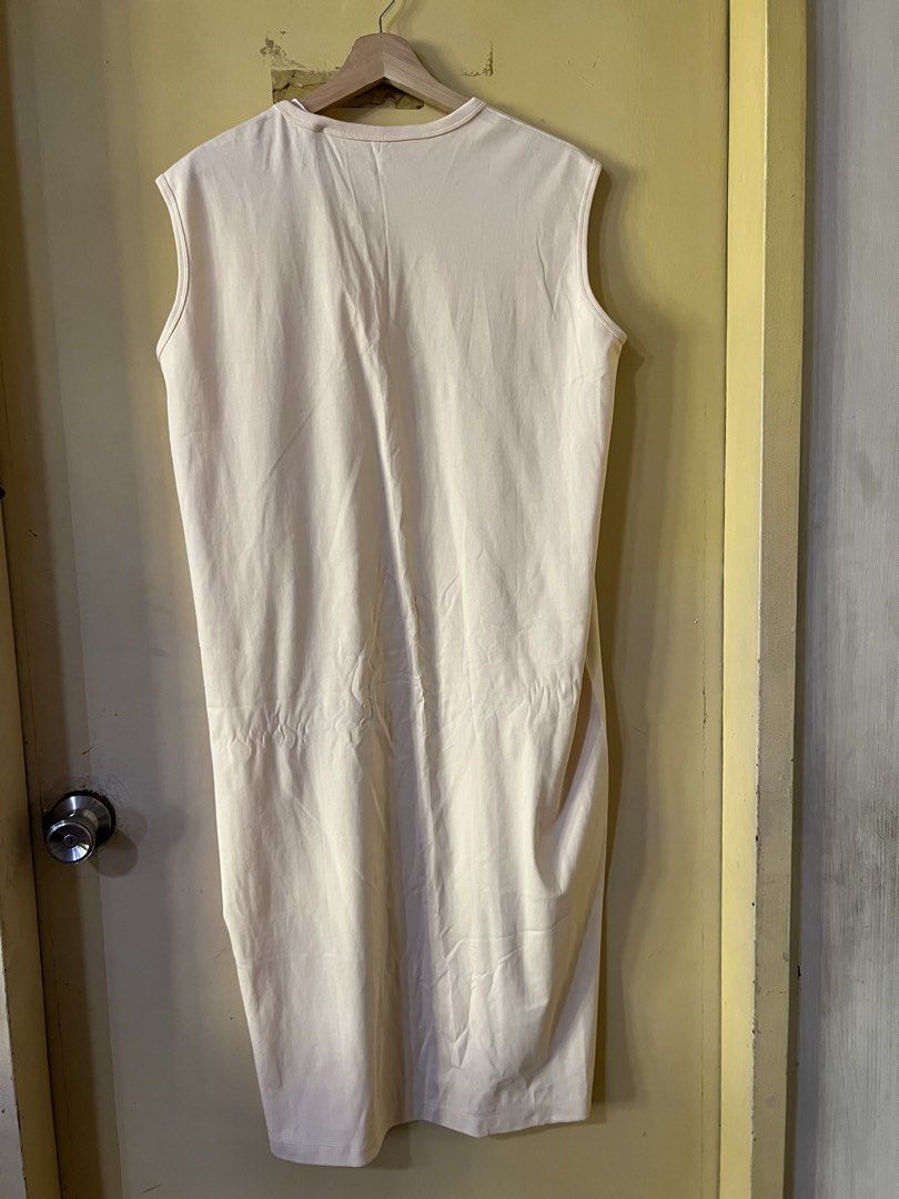 Uniqlo dress (Category: Dresses) located in Makati City. Submitted by hersh01 (Listing ID 1442583001, Image 3). Description: - Uniqlo Sleeveless Dress Brandnew - Color: Off White - Material: 100% Cotton - Size: XS (can fit small and med) - Includes matching belt - Versatile design: great for layering or wearing on its own.