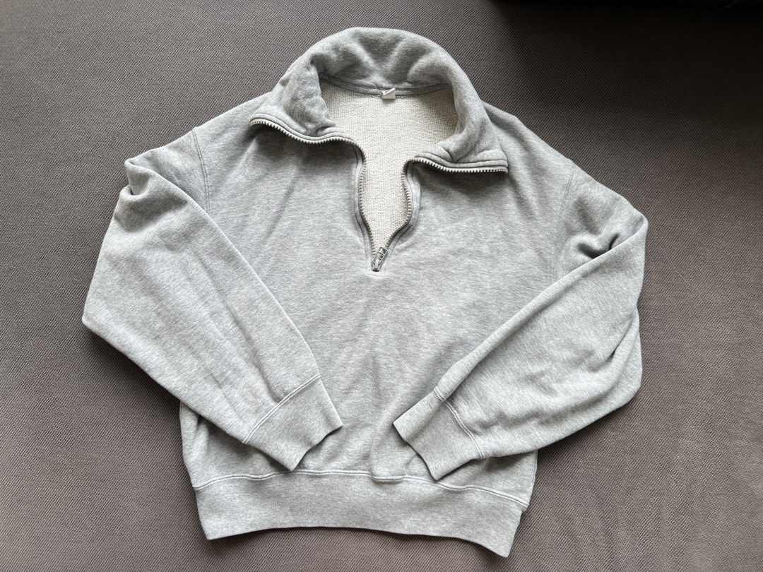 Uniqlo Grey Half Zip Sweatshirt (Category: Coats, Jackets and Outerwear) located in Quezon City. Submitted by cheskatan (Listing ID 1442623034, Image 1). Description: Length: 21 inches Bust: 15.5 inches Sleeve: 19 inches.