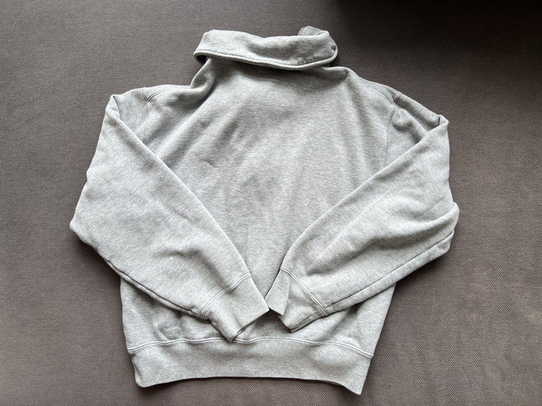 Uniqlo Grey Half Zip Sweatshirt (Category: Coats, Jackets and Outerwear) located in Quezon City. Submitted by cheskatan (Listing ID 1442623034, Image 3). Description: Length: 21 inches Bust: 15.5 inches Sleeve: 19 inches.