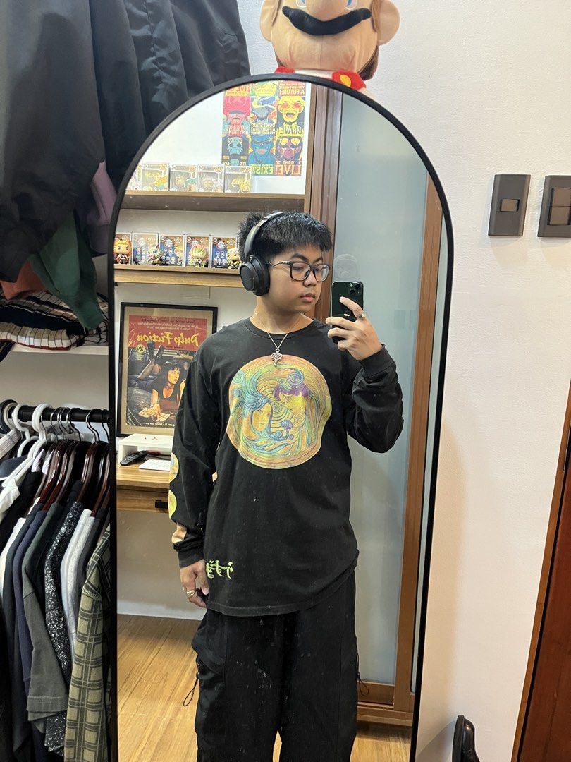 Uzamaki by Junji Ito Long Sleeves (Category: Tshirts & Polo Shirts ) located in Davao. Submitted by spilled.bins (Listing ID 1442691583, Image 3). Description: Uzamaki by Junji Ito Long Sleeves Official Printed Tag by Ripple Junction Width: 22in Length: 32in Large Tiny Pinhole | Lints | Hairlines Good Condition Mine: ₱500 . +shipping fee on top . Model Reference: Height: 5’5 feet Weight: 68kg.