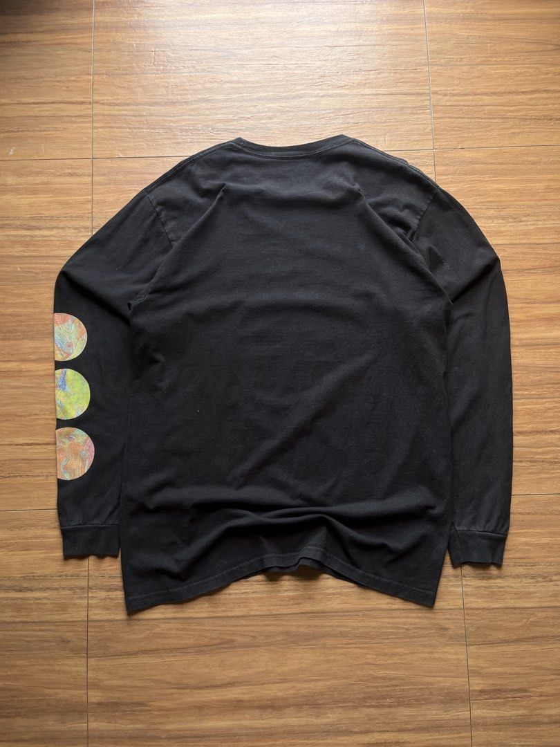Uzamaki by Junji Ito Long Sleeves (Category: Tshirts & Polo Shirts ) located in Davao. Submitted by spilled.bins (Listing ID 1442691583, Image 2). Description: Uzamaki by Junji Ito Long Sleeves Official Printed Tag by Ripple Junction Width: 22in Length: 32in Large Tiny Pinhole | Lints | Hairlines Good Condition Mine: ₱500 . +shipping fee on top . Model Reference: Height: 5’5 feet Weight: 68kg.