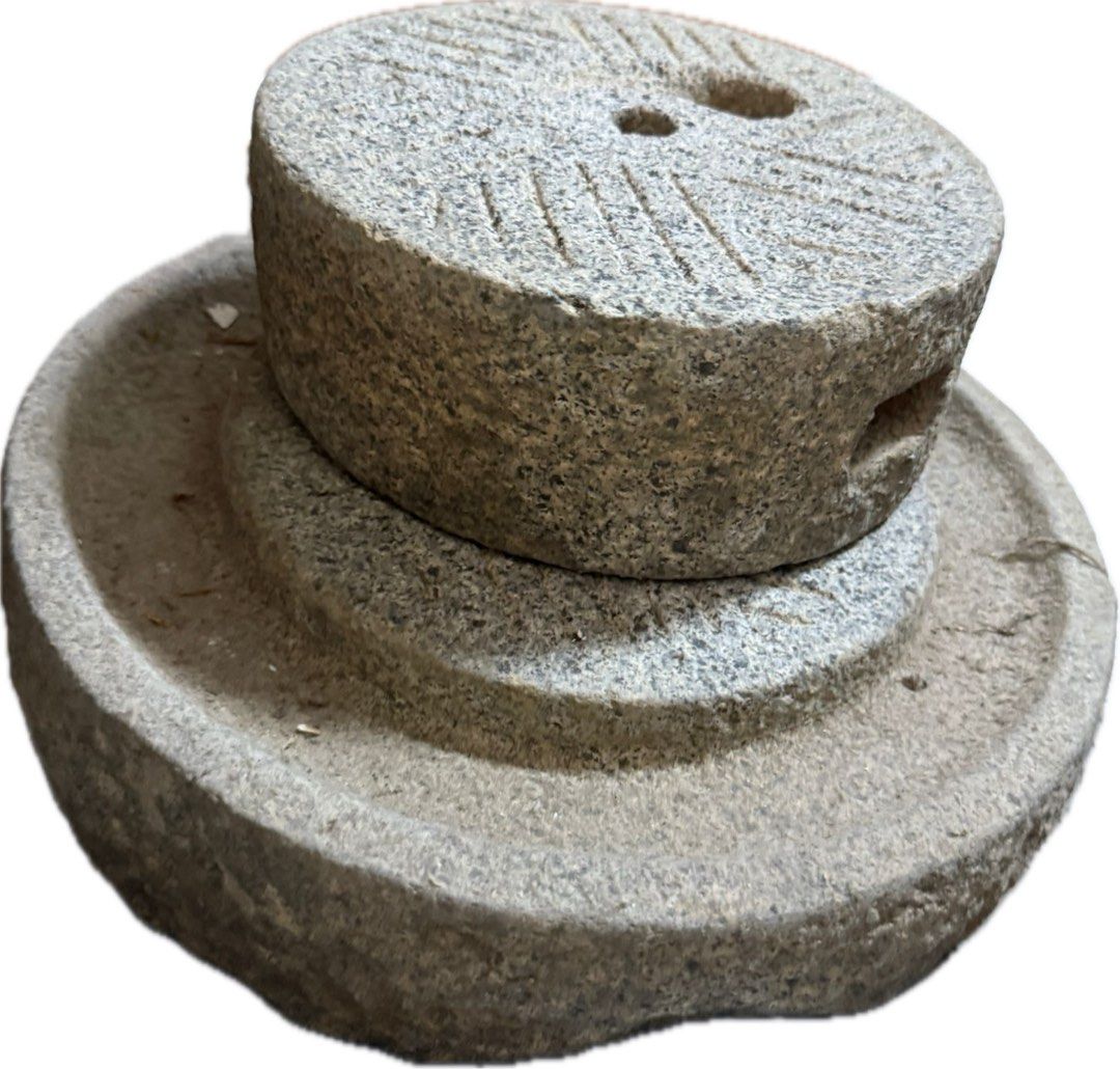Vintage Stone Mill Grinder476810771652956160