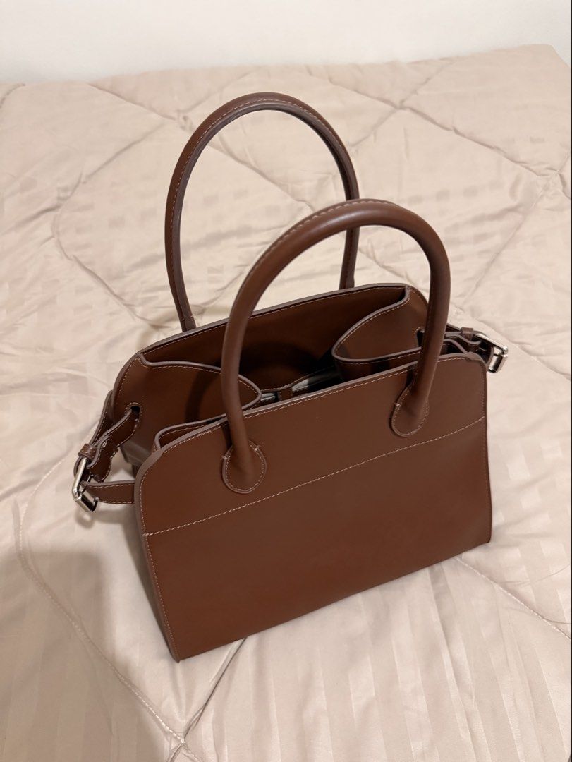 Walmart bought Bag/ Like the row Margaux (Category: Tote Bags) located in Quezon City. Submitted by mine4now (Listing ID 1442554304, Image 3). Description: Walmart bought Bag/ Like the row Margaux For sale!! Origin: Bought from Walmart in the us for around $35 Condition: Used Twice. Issues on the last two slides. Can still pass as new. RFS: DECLUTTERING Shipping fee: PAID by the buyer No: COD Courier: lbc, grab or lalamove MOP: Gcash or online ba