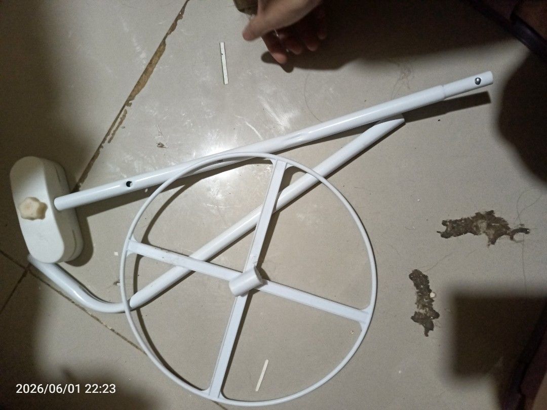 White Baby Crib Mobile Hanger (Category: Cots & Cribs) located in Caloocan City. Submitted by wjsixteen (Listing ID 1442611074, Image 1). Description: - White mobile hanger for baby crib - Features a wheel for easy rotation - Attaches securely to the crib - Ideal for hanging baby toys - Simple and easy to assemble design.