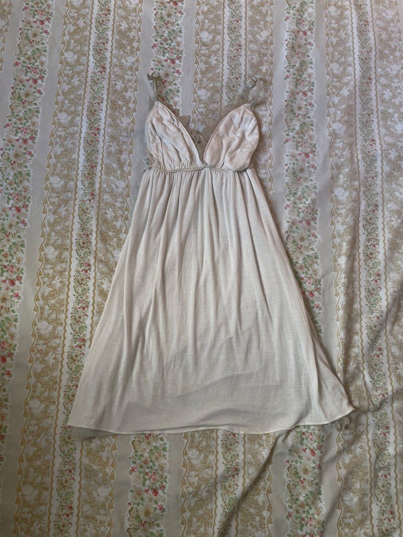 white lace dress (Category: Dresses) located in Lipa City. Submitted by sincerelyauri (Listing ID 1442648778, Image 1). Description: ⟢ ukay & preloved ⟢ manage your expectations ⟢ no flaws ask for ww or measurements!! mop: gcash or bank tf loc: lipa city.