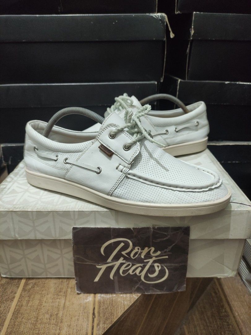 White Leather Boat Shoes Loafer (Category: Casual Shoes) located in Cebu City. Submitted by RONHEATS (Listing ID 1442710016, Image 3). Description: size 9 Pure white leather comfortable and soft insole pad very good condition .