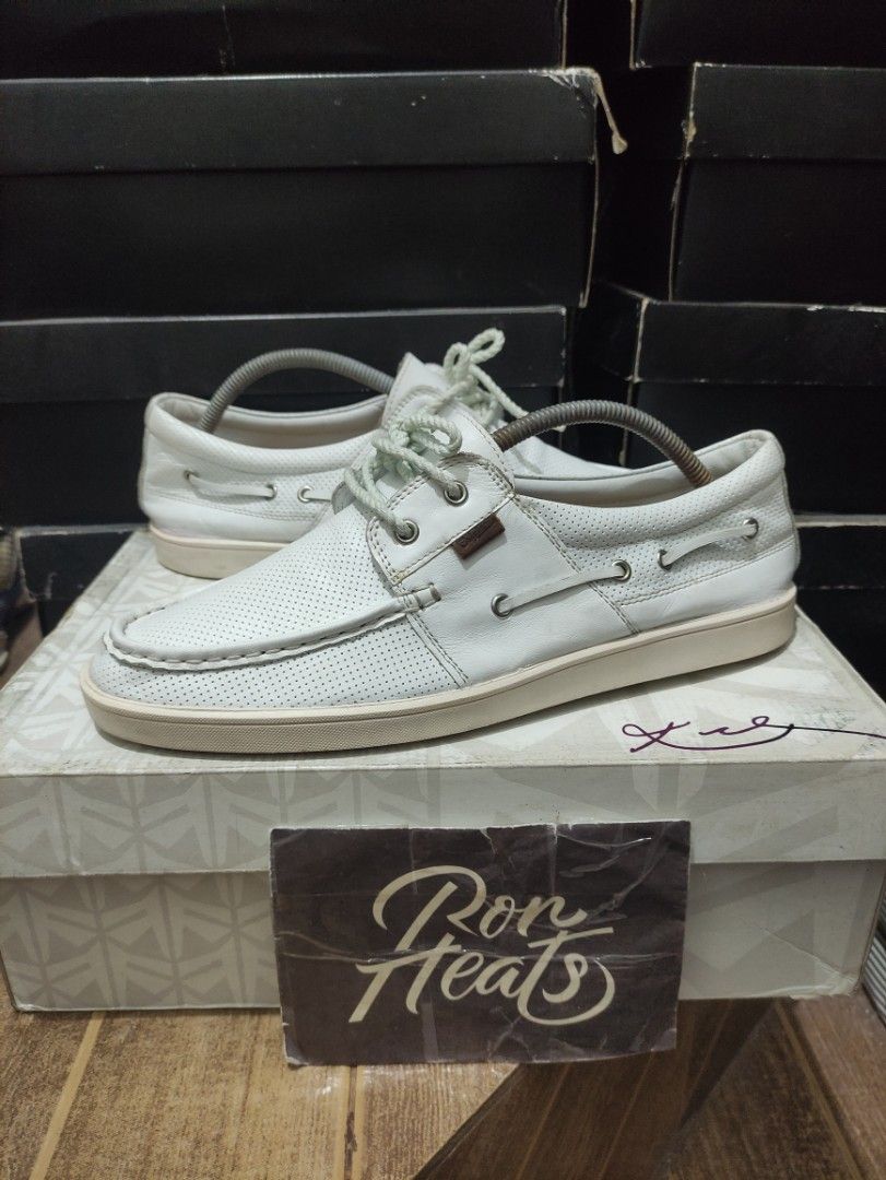 White Leather Boat Shoes Loafer (Category: Casual Shoes) located in Cebu City. Submitted by RONHEATS (Listing ID 1442710016, Image 2). Description: size 9 Pure white leather comfortable and soft insole pad very good condition .