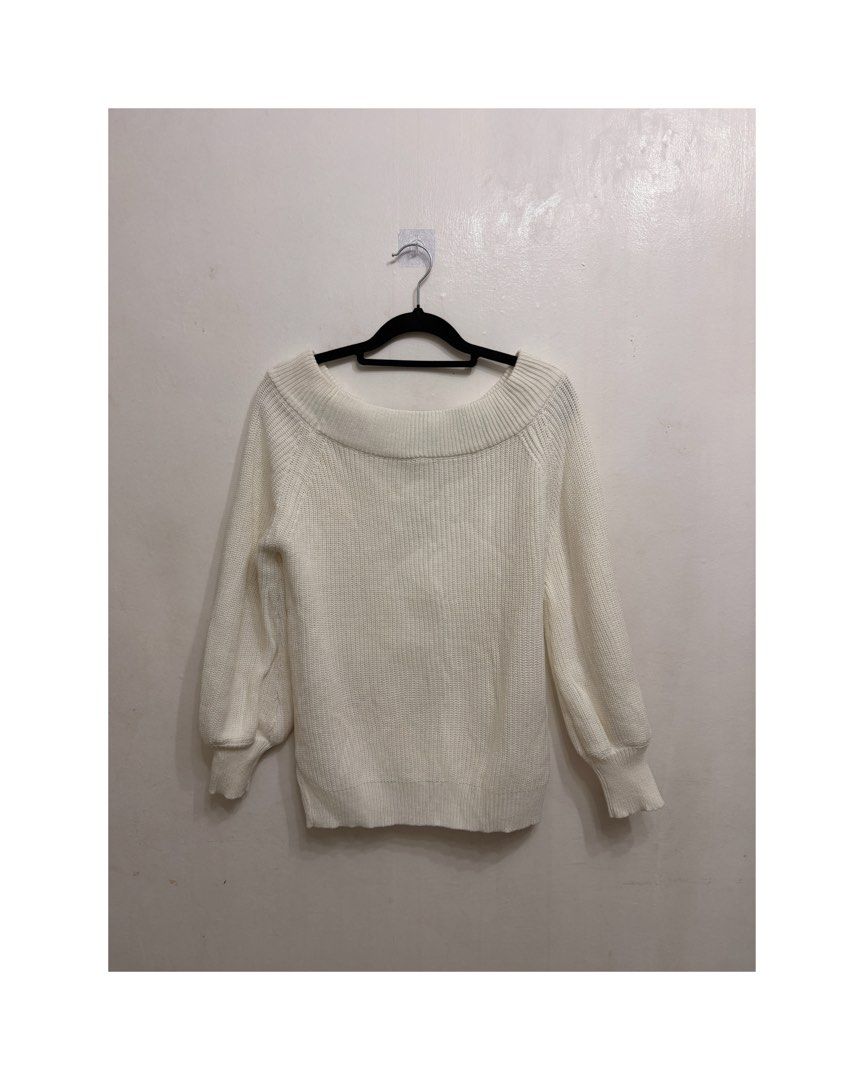 White Long-sleeves knitted sweater (Category: Coats, Jackets and Outerwear) located in Caloocan City. Submitted by mrynn_declutter (Listing ID 1442716875, Image 1). Description: .