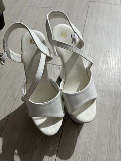 (Category: ) located in . Submitted by jjpcloset (Listing ID 1442699768, Image 1). Description: .