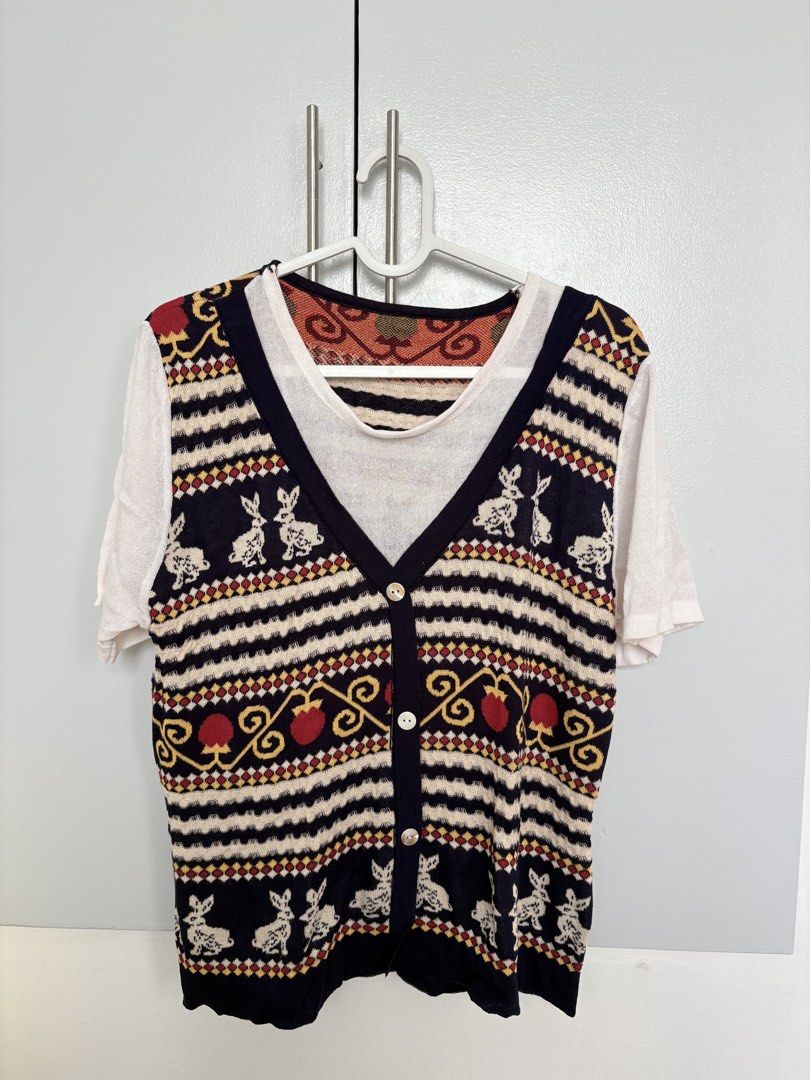 Women’s blouse (Category: Blouses) located in Valenzuela. Submitted by maesquared (Listing ID 1442599946, Image 1). Description: Used but still in very good condition No damage.